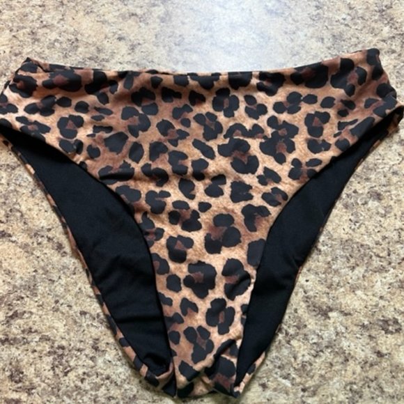 Envya Swimwear bandeau top with bikini bottom Designer - Picture 2 of 7